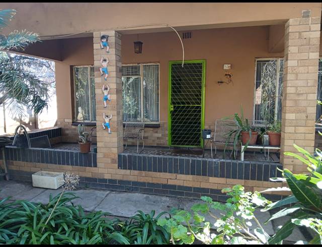 3 BEDROOM HOUSE FOR SALE IN OOS EINDE